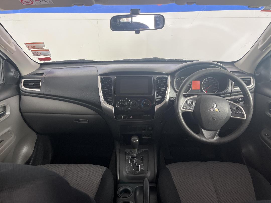 Photo '17' of Mitsubishi Triton