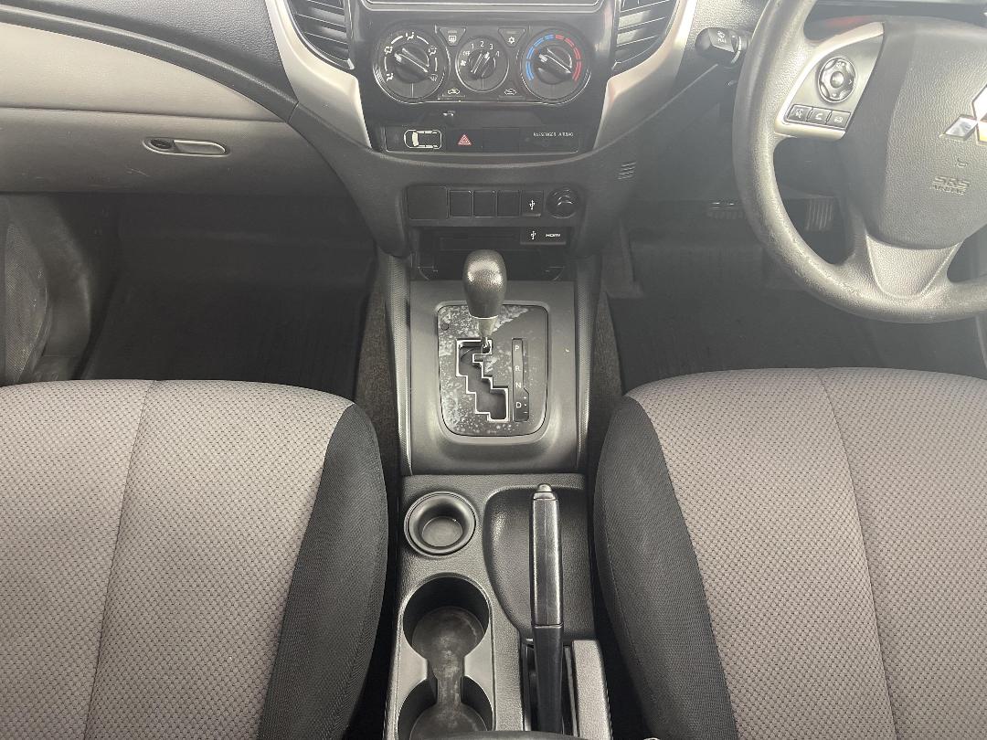 Photo '18' of Mitsubishi Triton