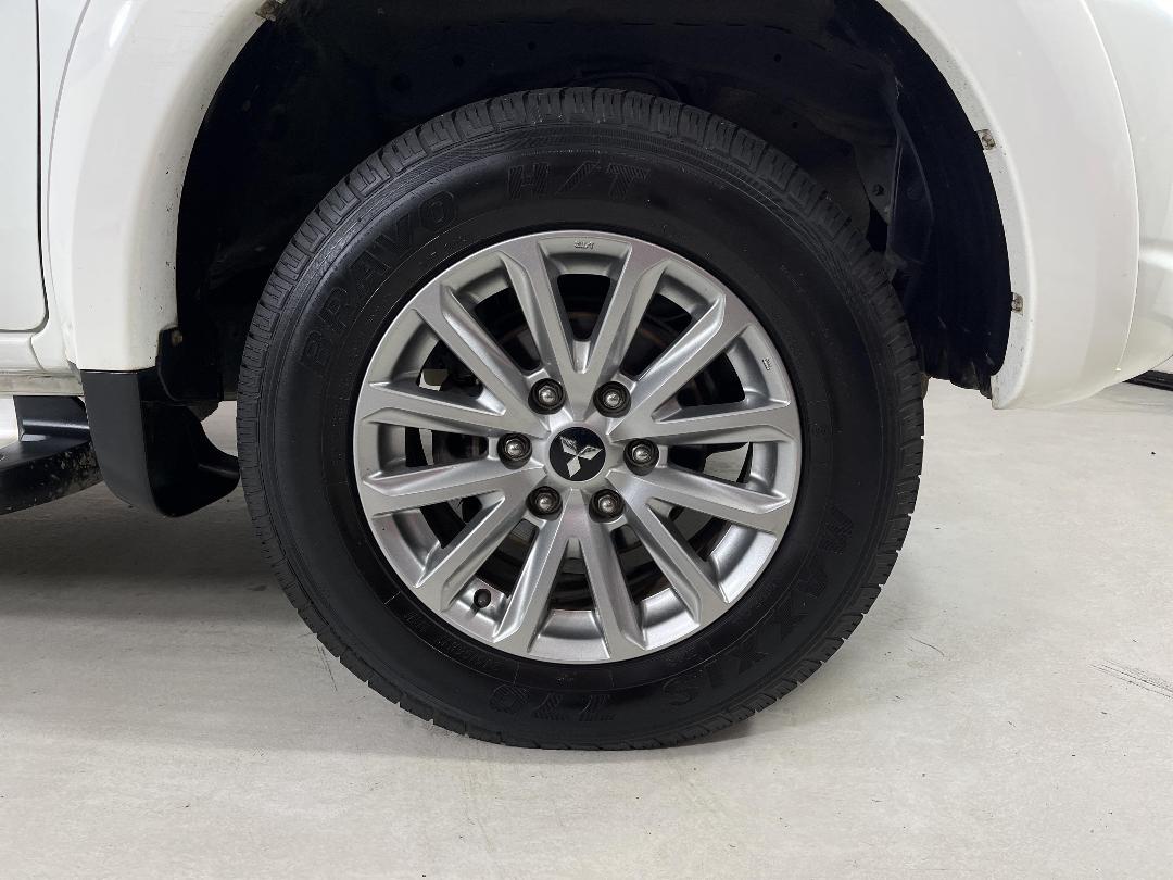 Photo '9' of Mitsubishi Triton