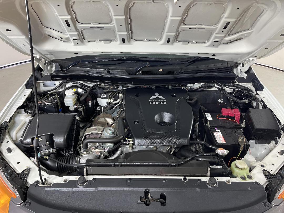 Photo '13' of Mitsubishi Triton