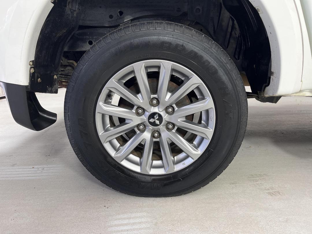 Photo '12' of Mitsubishi Triton