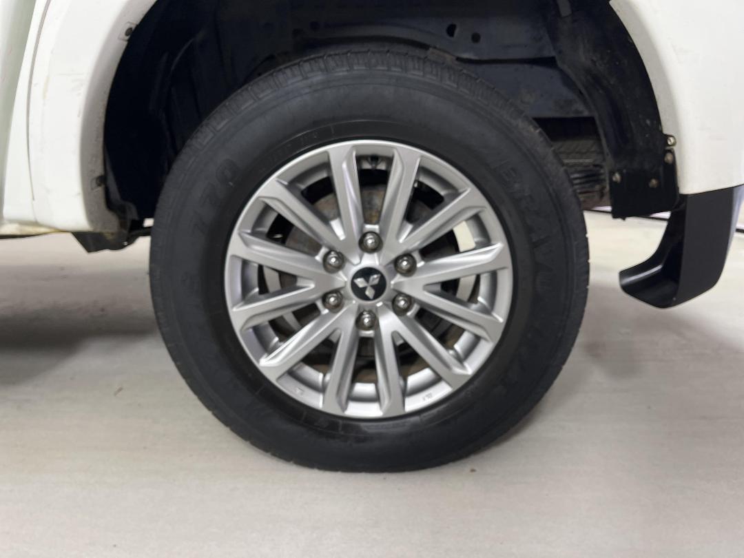 Photo '11' of Mitsubishi Triton