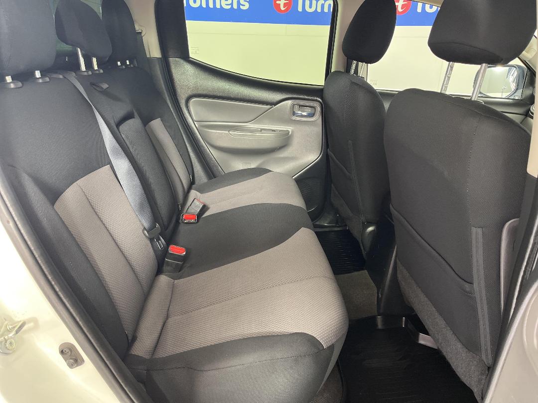 Photo '20' of Mitsubishi Triton