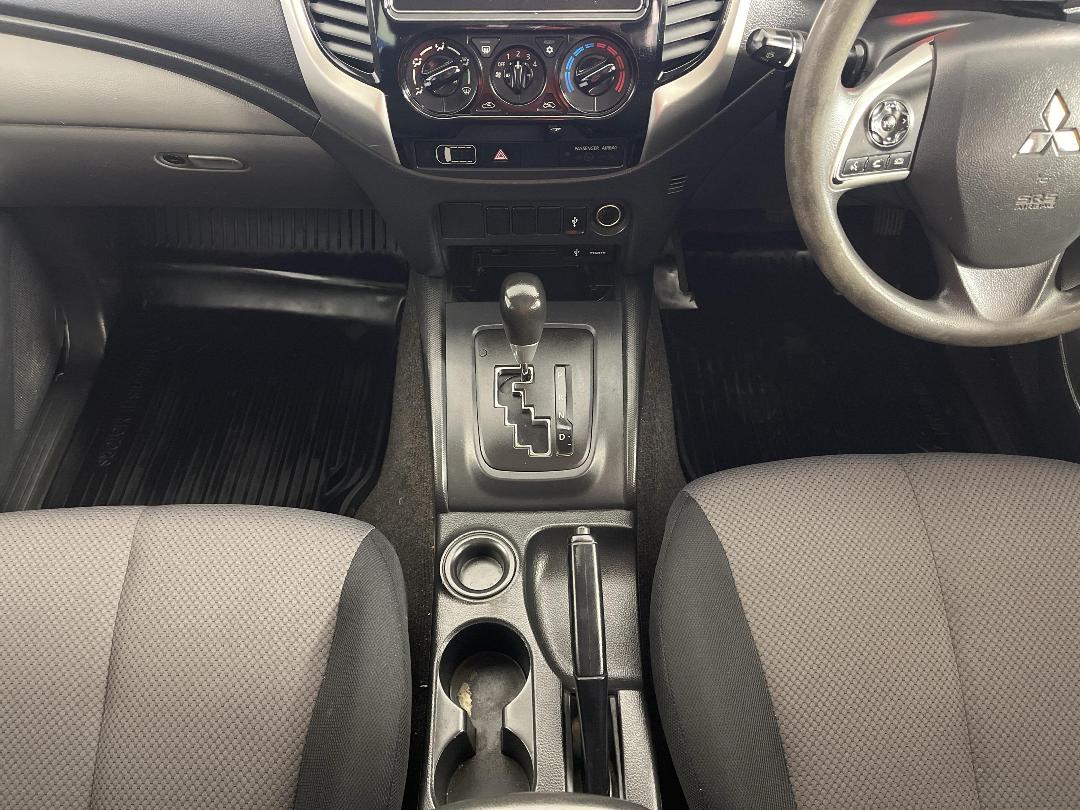 Photo '18' of Mitsubishi Triton