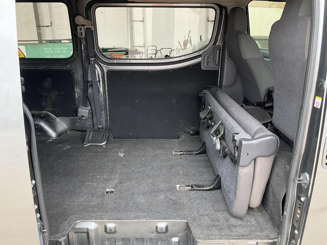 Photo '10' of Nissan Caravan NV350 Photo '10' of Nissan Caravan NV350