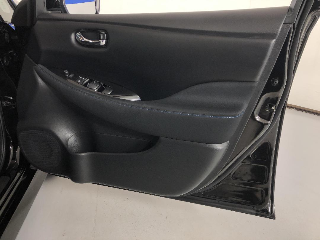 Photo '15' of Nissan Leaf