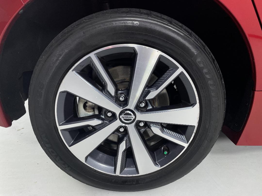 Photo '12' of Nissan Leaf