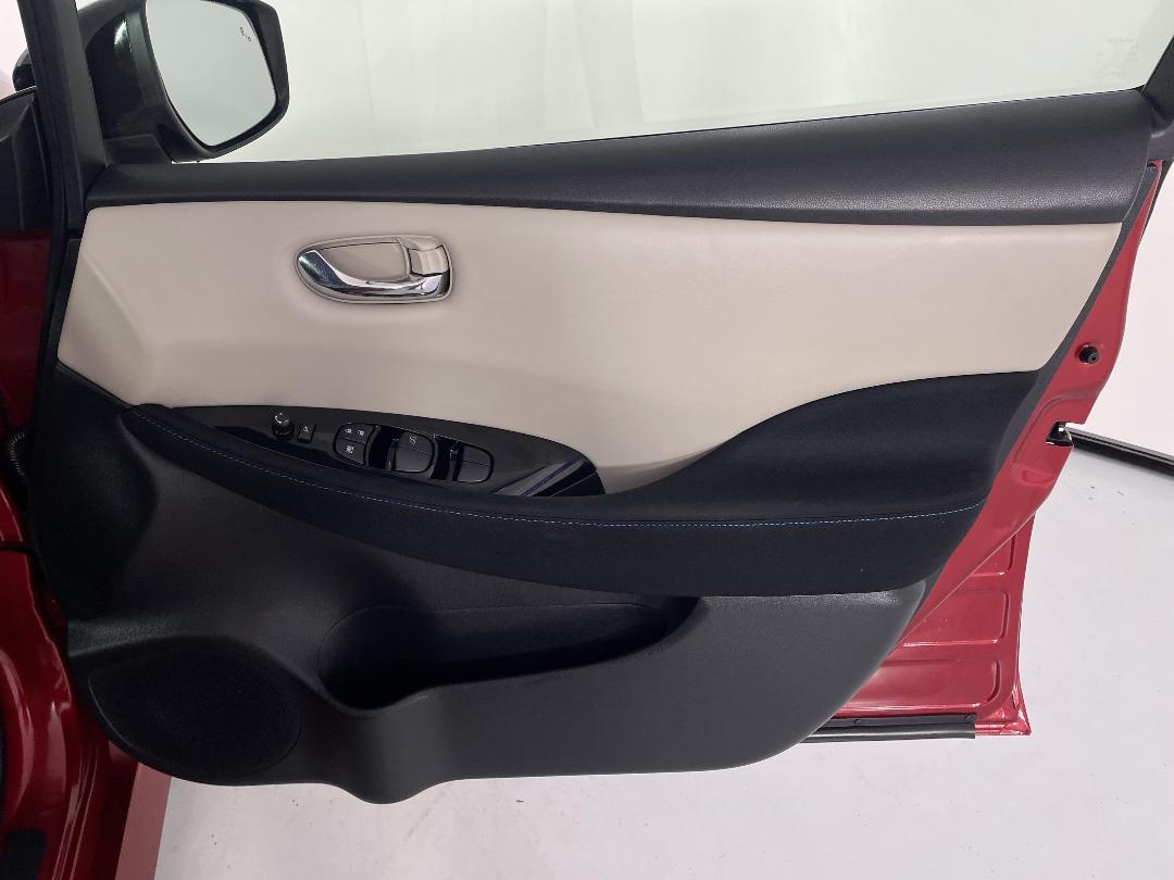 Photo '15' of Nissan Leaf