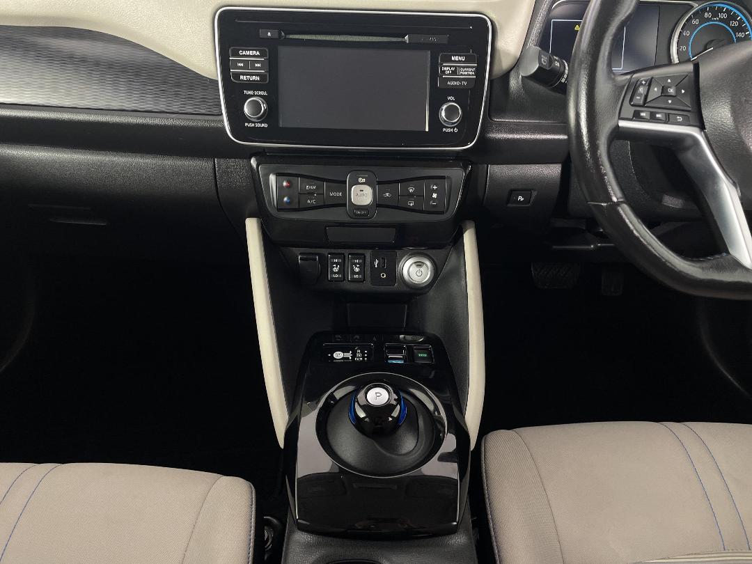 Photo '18' of Nissan Leaf