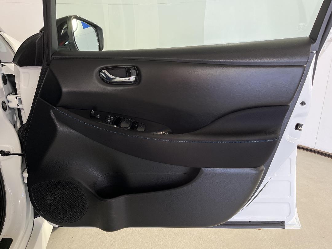 Photo '15' of Nissan Leaf Photo '15' of Nissan Leaf