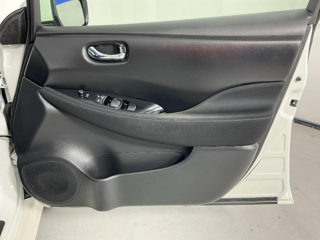 Photo '15' of Nissan Leaf