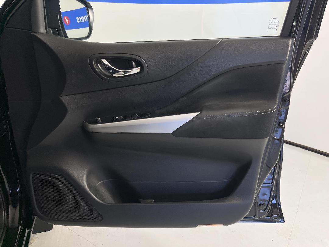 Photo '14' of Nissan Navara