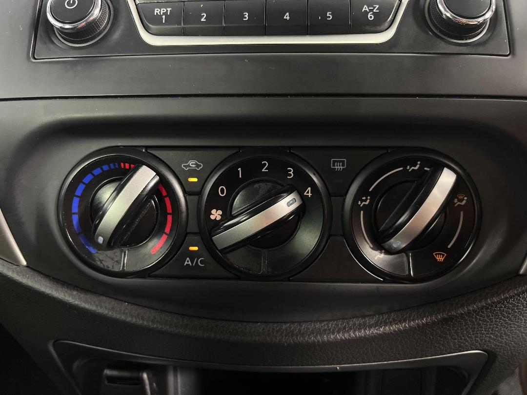 Photo '25' of Nissan Navara