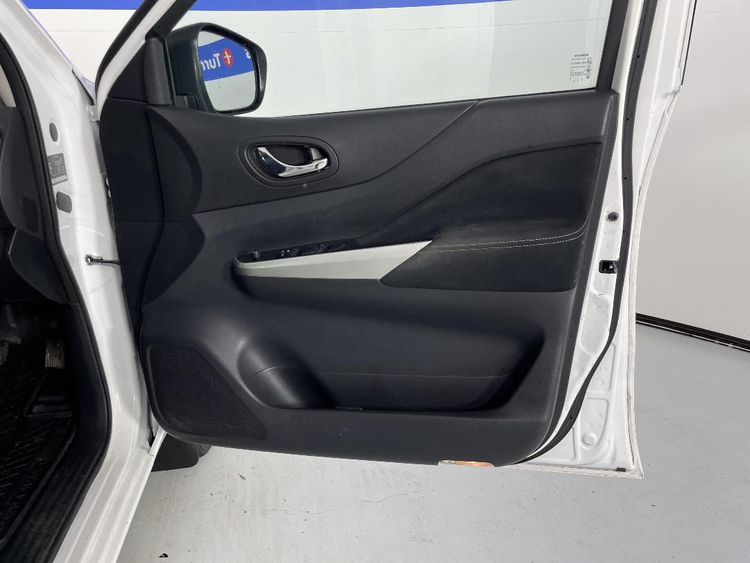 Photo '15' of Nissan Navara