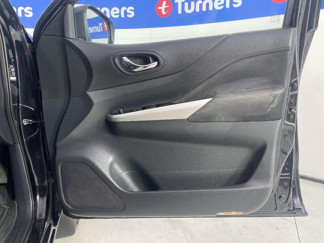 Photo '15' of Nissan Navara