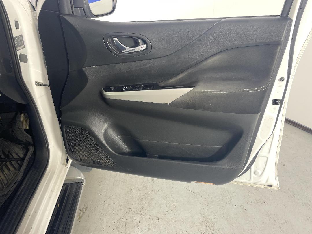 Photo '15' of Nissan Navara