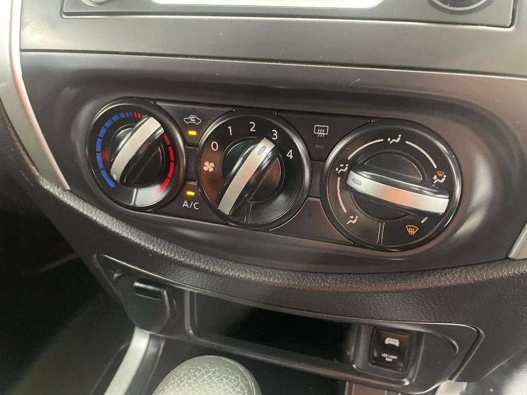 Photo '30' of Nissan Navara