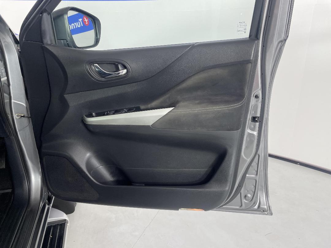 Photo '15' of Nissan Navara