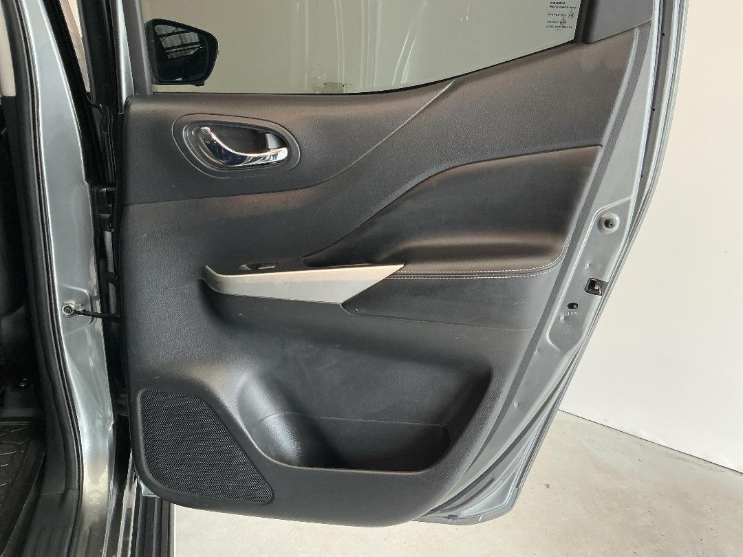 Photo '19' of Nissan Navara