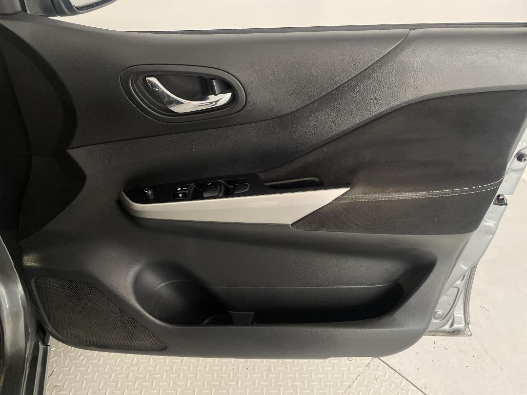 Photo '15' of Nissan Navara