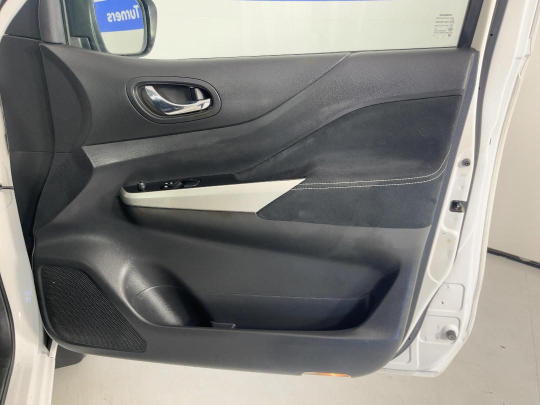 Photo '14' of Nissan Navara