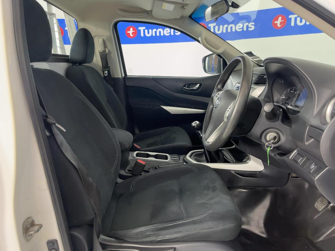 Photo '15' of Nissan Navara