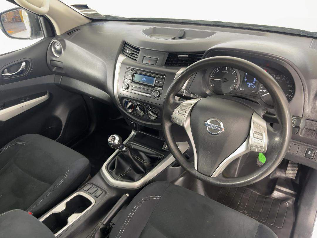 Photo '16' of Nissan Navara