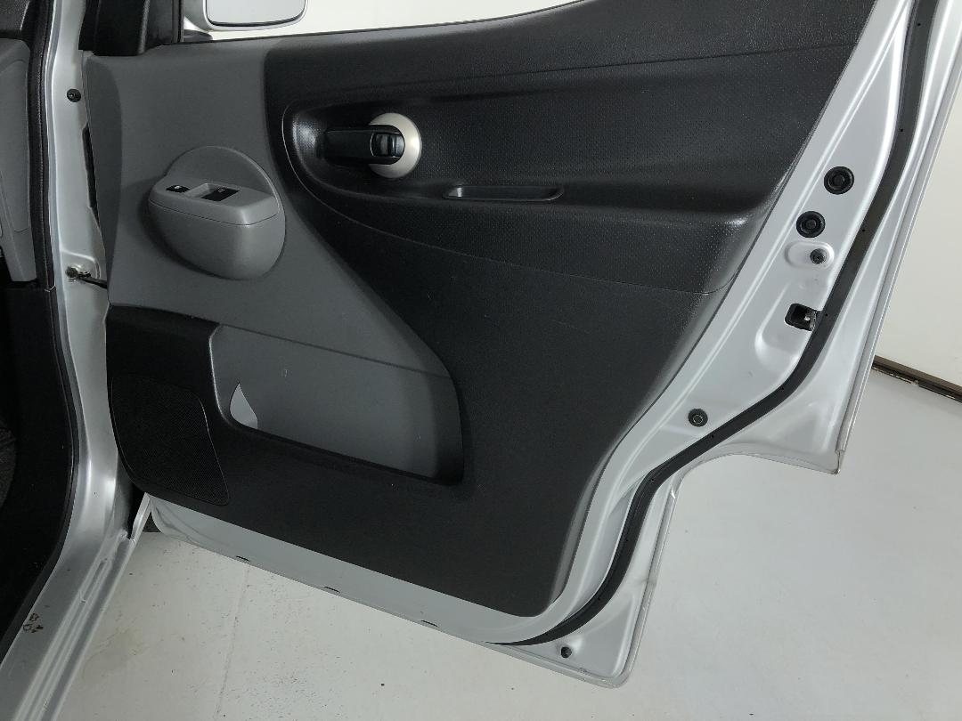 Photo '15' of Nissan NV200