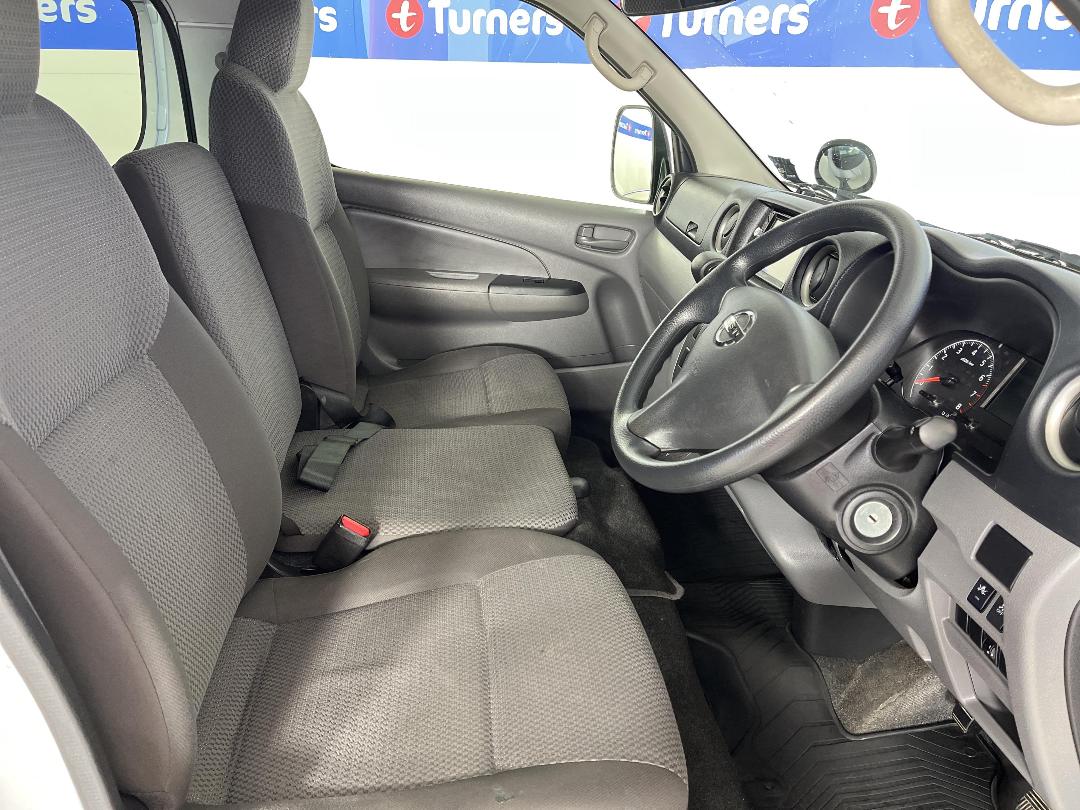 Photo '16' of Nissan NV350 Photo '16' of Nissan NV350