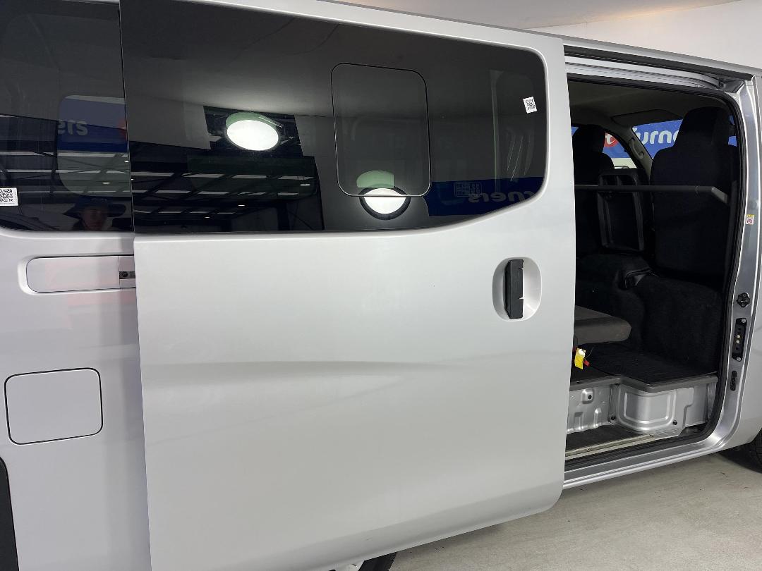 Photo '19' of Nissan NV350 Photo '19' of Nissan NV350