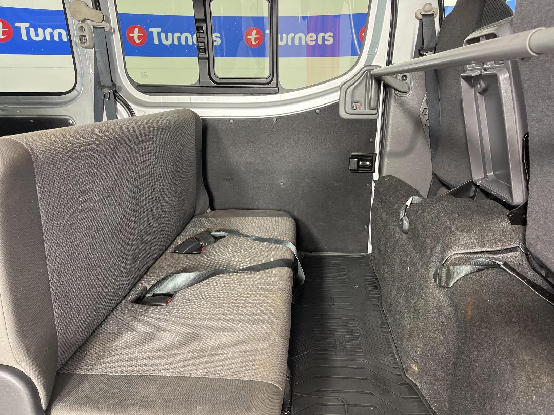 Photo '20' of Nissan NV350 Photo '20' of Nissan NV350