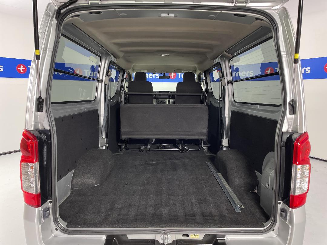 Photo '14' of Nissan NV350