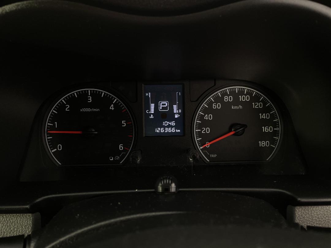 Photo '20' of Nissan NV350