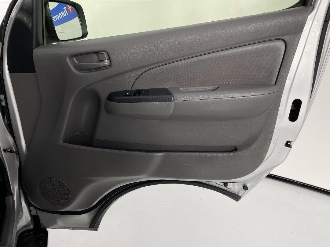 Photo '15' of Nissan NV350