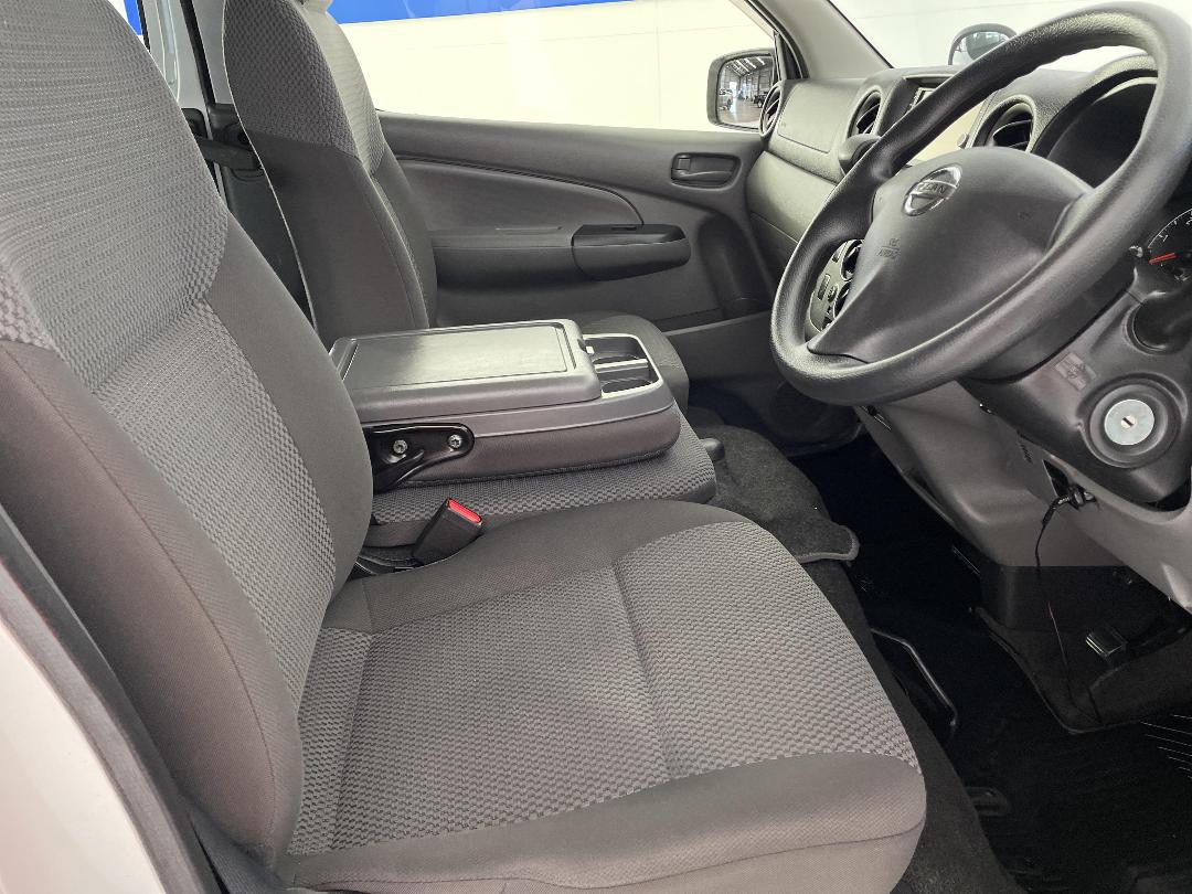 Photo '16' of Nissan NV350