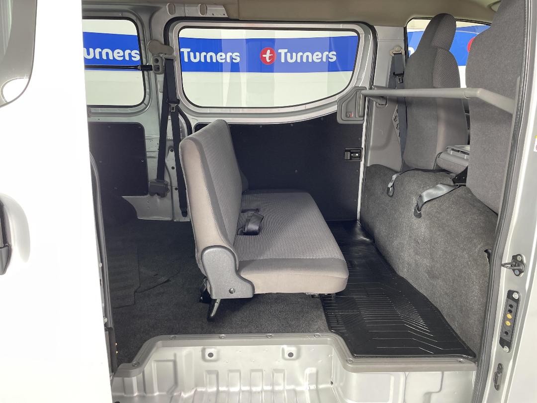 Photo '19' of Nissan NV350