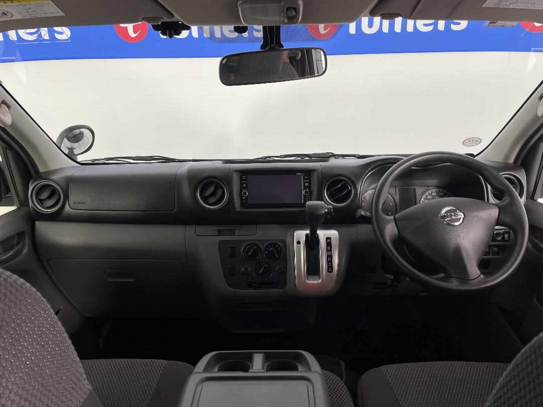 Photo '17' of Nissan NV350