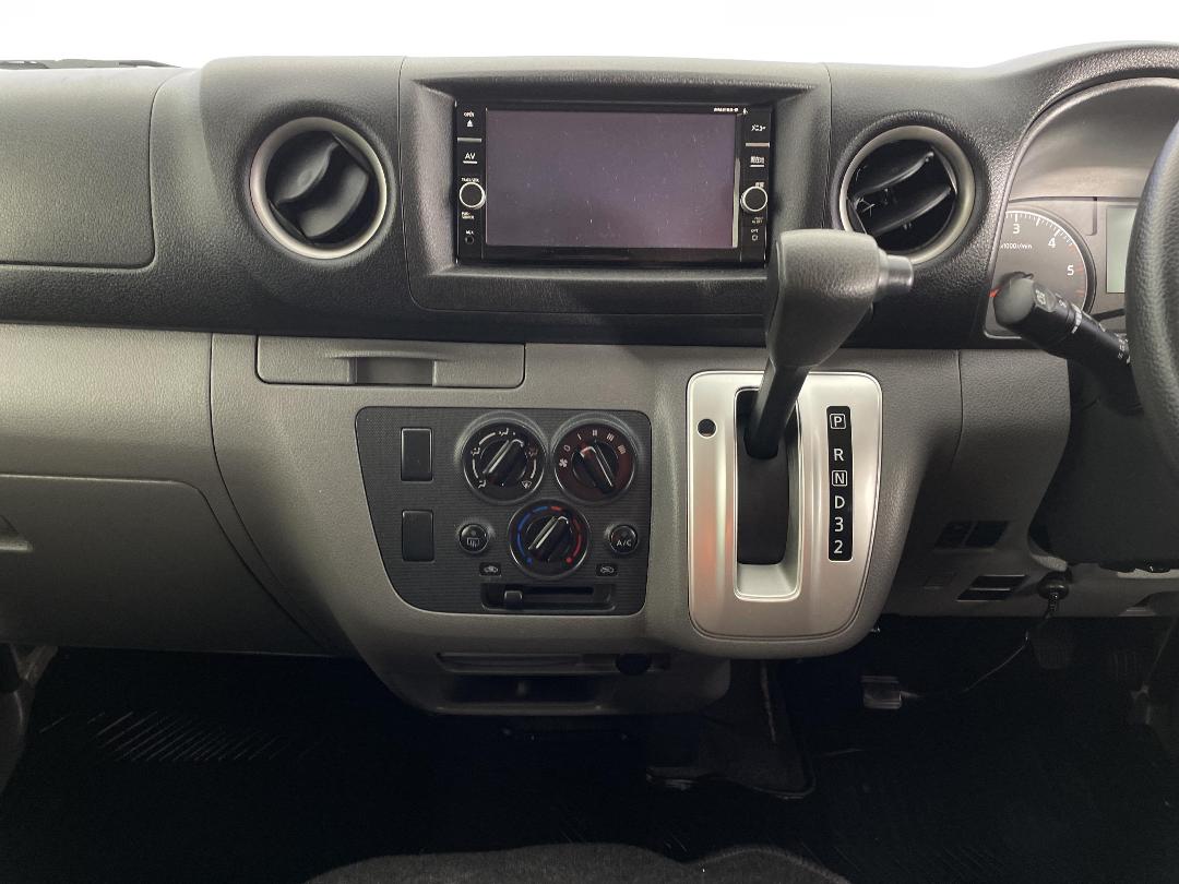 Photo '18' of Nissan NV350