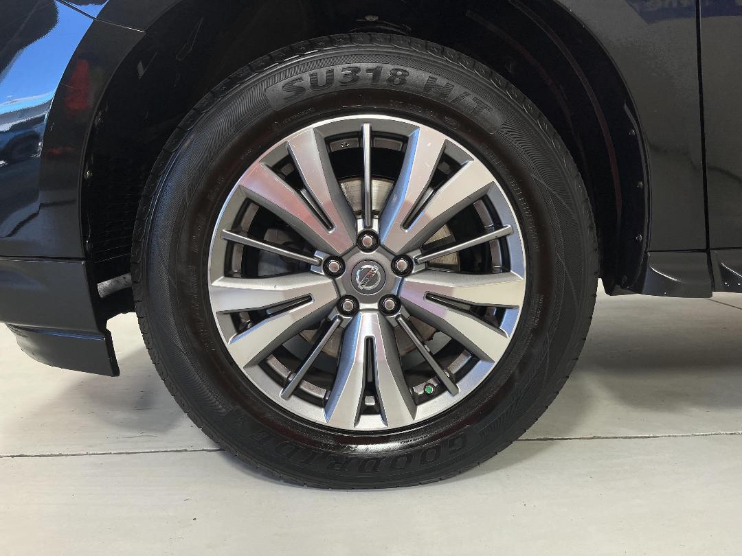 Photo '10' of Nissan Pathfinder