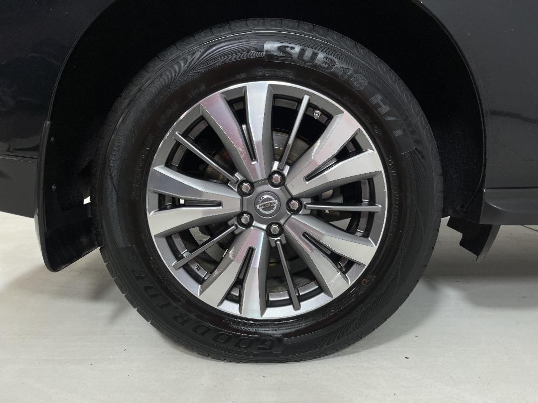 Photo '12' of Nissan Pathfinder