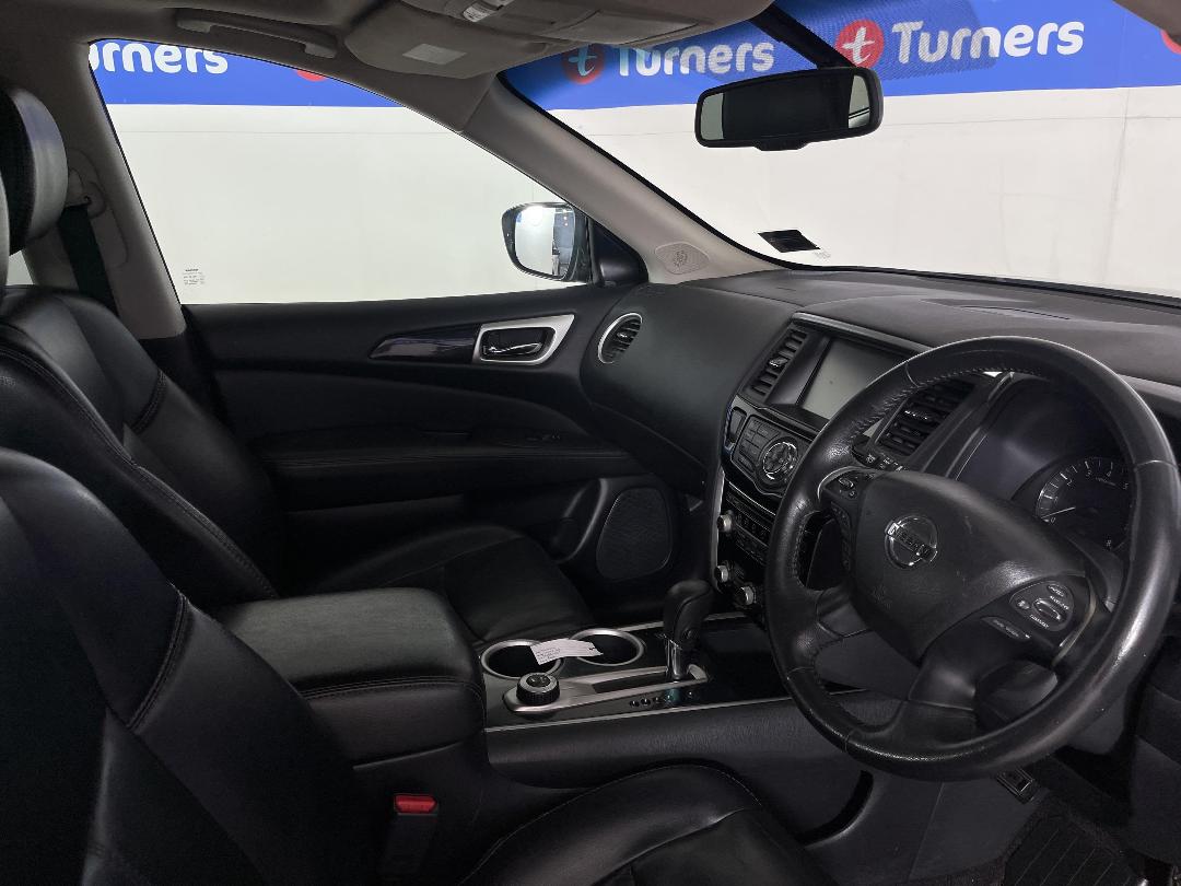 Photo '16' of Nissan Pathfinder