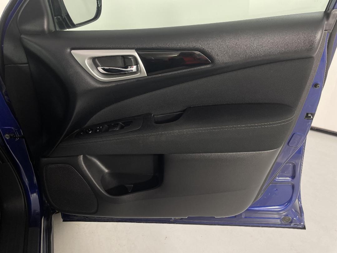 Photo '15' of Nissan Pathfinder