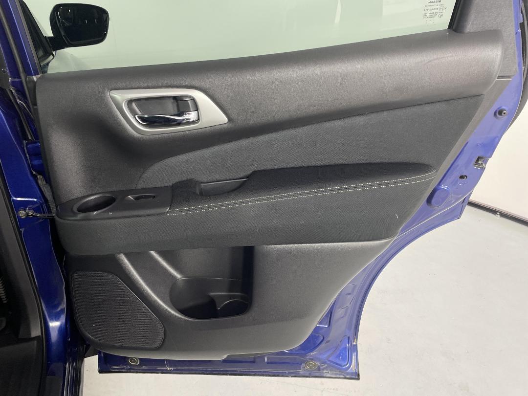 Photo '19' of Nissan Pathfinder