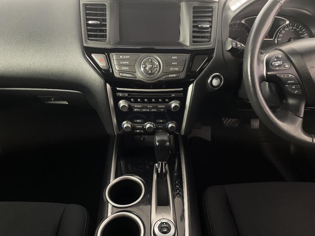 Photo '18' of Nissan Pathfinder