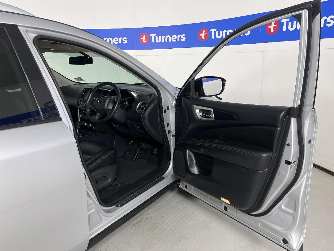 Photo '15' of Nissan Pathfinder