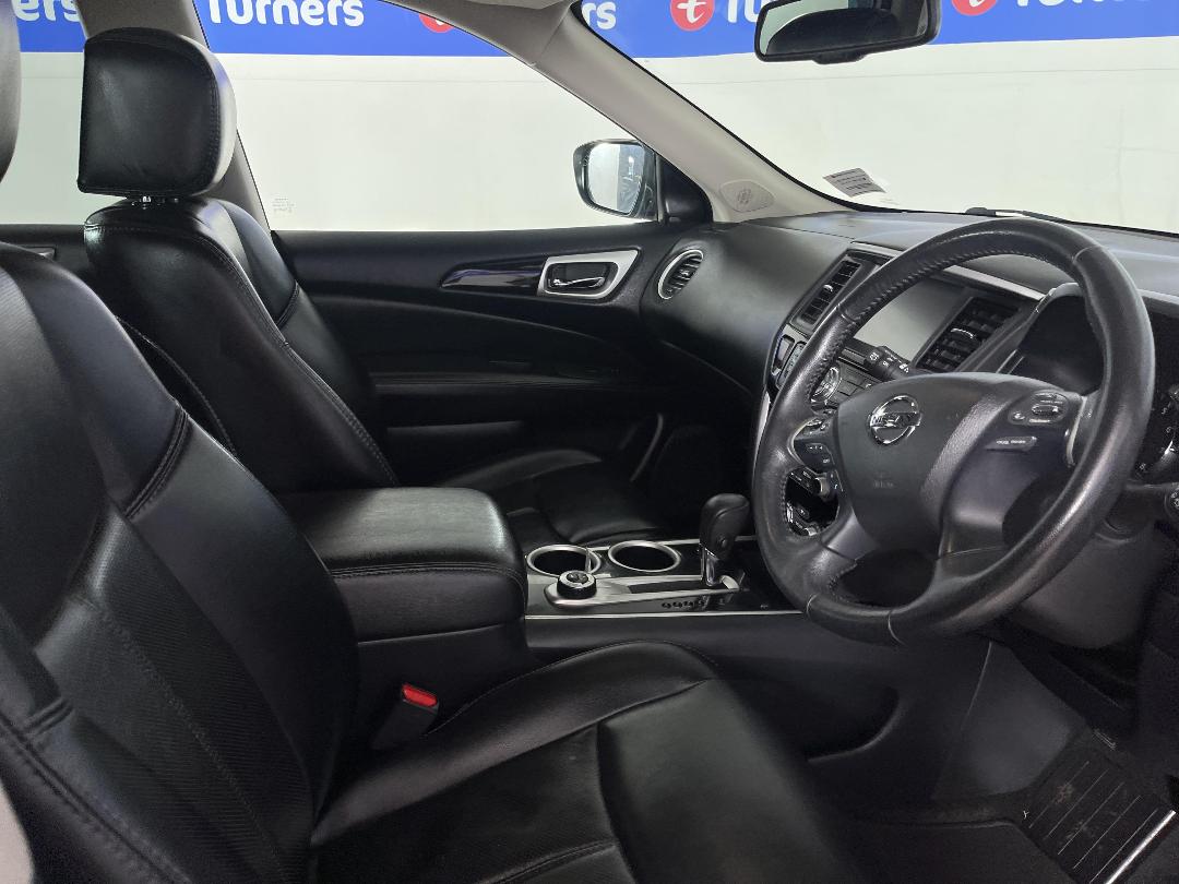 Photo '16' of Nissan Pathfinder