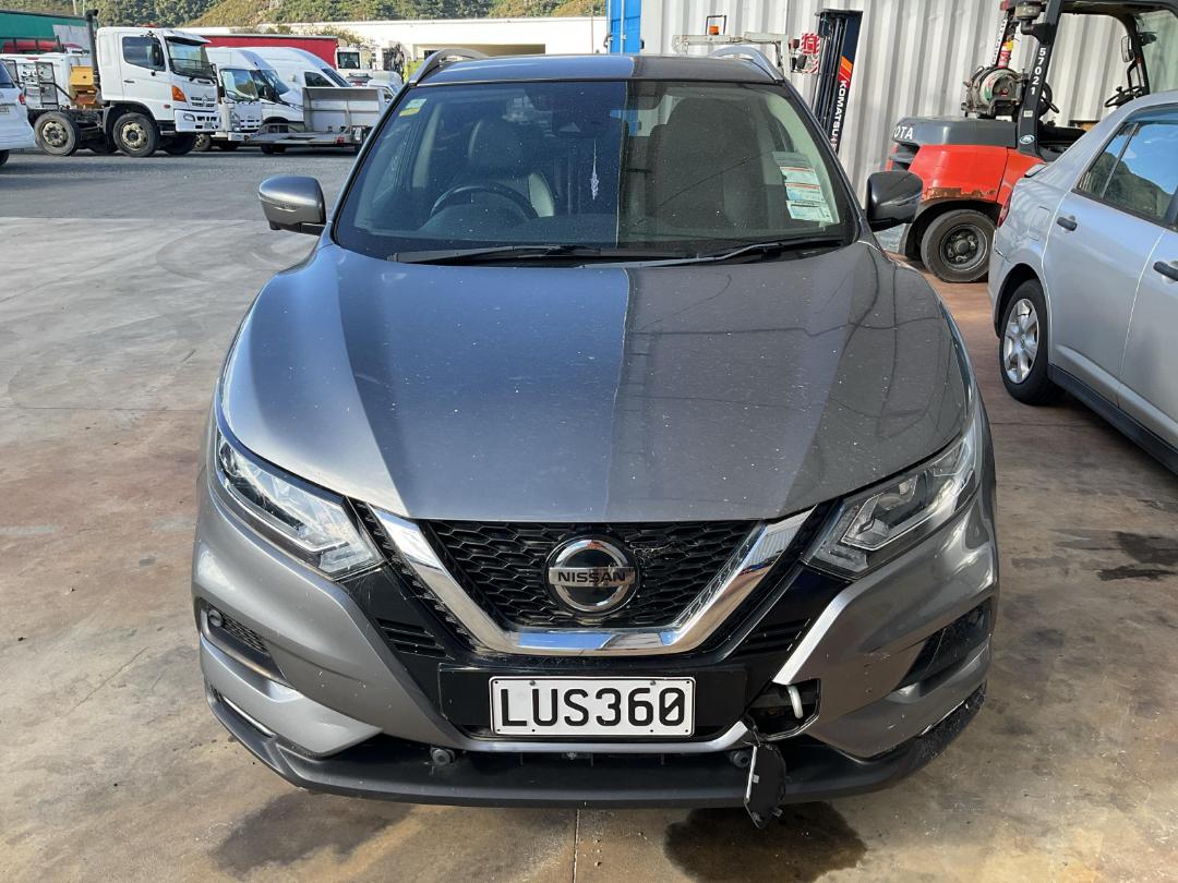 Damaged Nissan Qashqai STL 2019 in Wellington Seaview at Turners