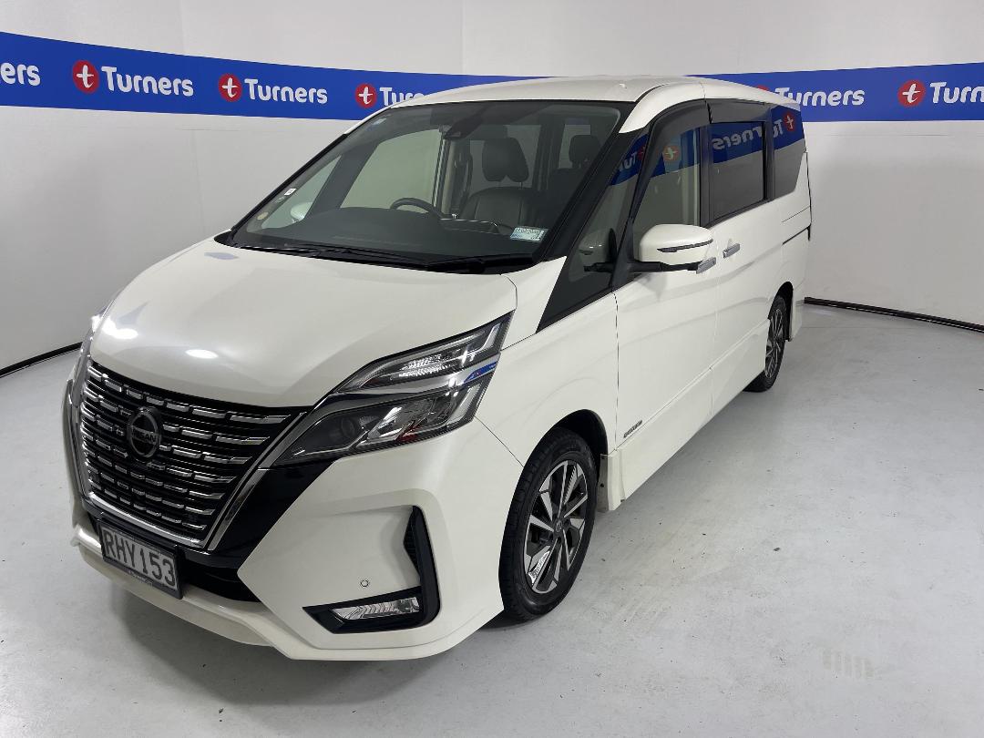 Photo '4' of Nissan Serena Photo '4' of Nissan Serena