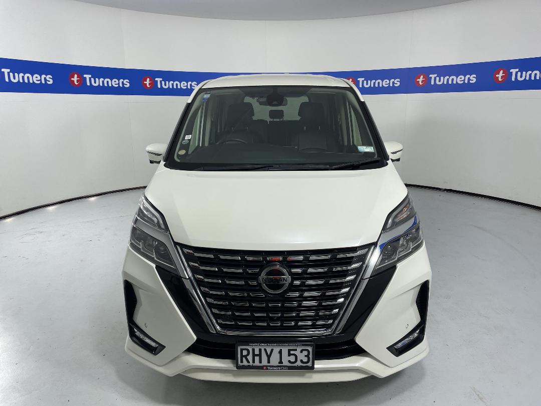 Photo '2' of Nissan Serena Photo '2' of Nissan Serena