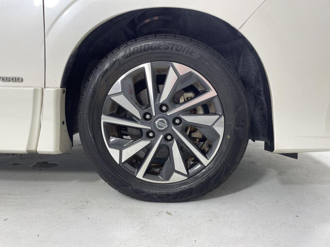 Photo '9' of Nissan Serena Photo '9' of Nissan Serena